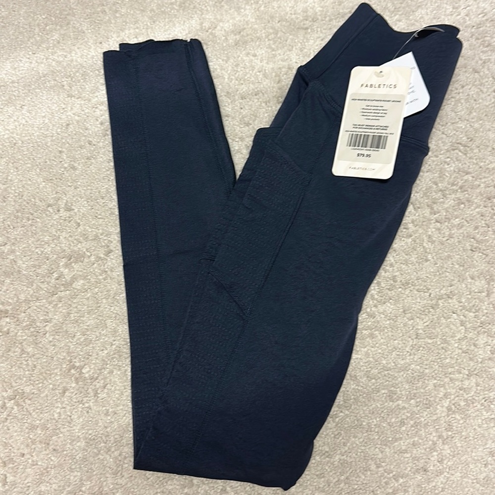 HIGH-WAISTED SCULPTKNIT® POCKET LEGGING
LEGGING-TALL | M/8 Navy Tall